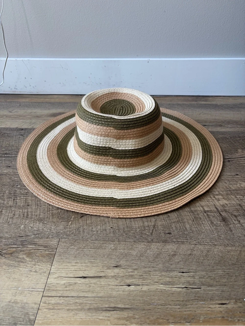 Nordstrom Olive Green Tan Cream Stripe Wide Brim Straw Sun Hat OS Earth Tones